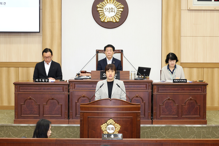울산 동구의회는 19일 의회 의사당에서 ‘2025회계연도 세입·세출 결산 승인의 건’, ‘2025년도 일반·특별회계 예비비 지출 승인의 건’을 원안가결하고 제238회 제1차 정례회를 마무리했다. 동구의회 제공