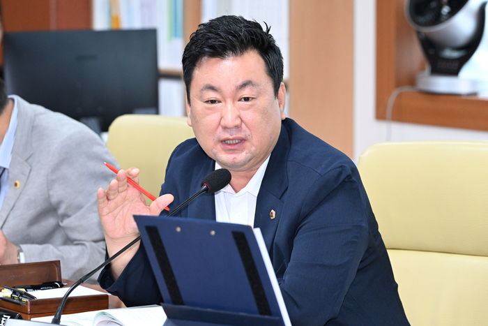 안대룡 울산시의원이 국비 공모사업 신청 단계부터 사업 타당성과 시비 부담, 향후 운영비를 검토하고 선정 이후에도 성과를 관리하도록 하는 ‘울산시 공모사업 관리 조례안’을 대표발의할 예정이다.