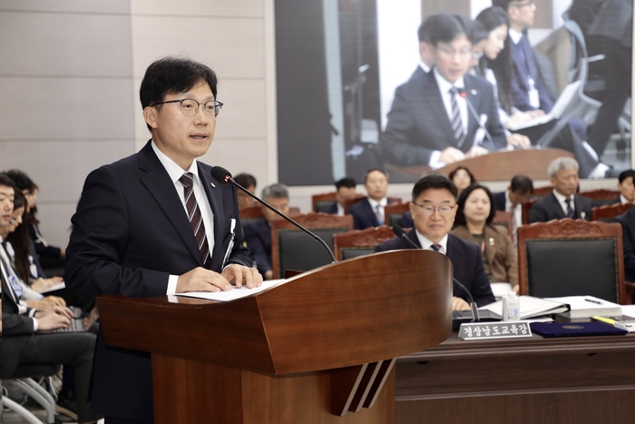 20일 부산시교육청에서 열린 국회 교육위원회의 부산·울산·경남·대구·경북·강원교육청에 대한 국정감사에서 조용식 울산시 교육감이 업무보고를 하고 있다. 울산교육청 제공