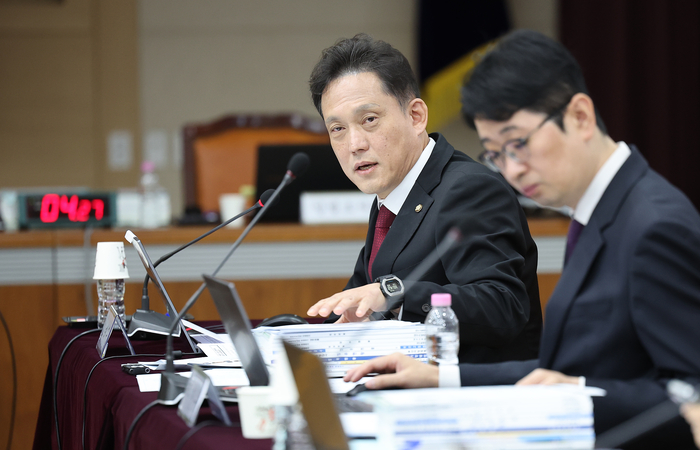 김태규 의원이 공소청 국정감사에서 대장동 사건 항소 포기와 검사 직무정지·징계 추진 경위를 거론하며 정부·여당의 정치적 개입 의혹을 제기하고 형사사법체계 개편을 비판했다. 연합뉴스