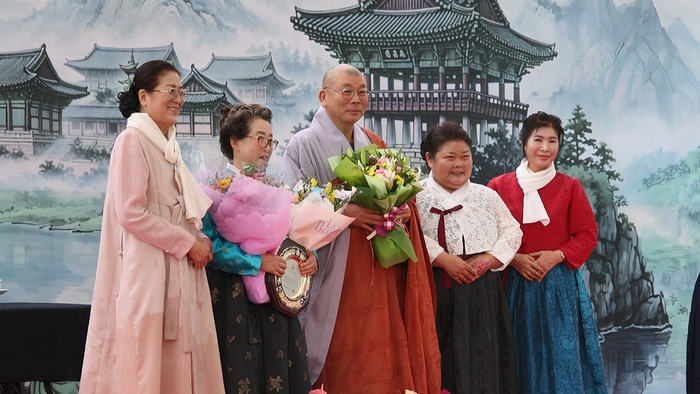 이날 개막식에서는 지역 차문화 발전 유공자에게 감사패가 수여됐다. 울산불교방송 제공