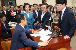 한국당, 선거법 의결 반발…청문회 '보이콧'