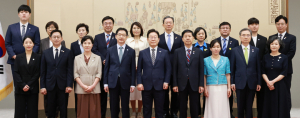 '<b>갑질</b> 논란' 강선우, 자진 사퇴···청문제도 이래 현역 의원 첫 낙마