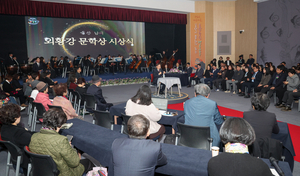 ‘외황강 문학상’, 전국민 참여로 문턱 확 낮췄다
