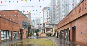 137억 들인 명덕복합문화광장, 예산 삭감에 ‘반쪽 운영’