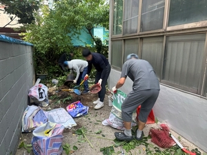 울산보호관찰소, 긴급 지원 필요 저장강박 가구에 사회봉사 투입