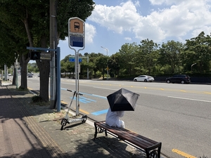 땡볕에 그대로 노출…울산 버스정류장 폭염 대응시설 ‘극과 극’
