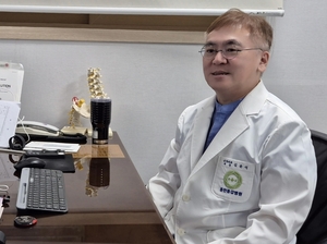 [매일건강] 조금만 걸어도 다리 저림·통증…척추 건강 의심을