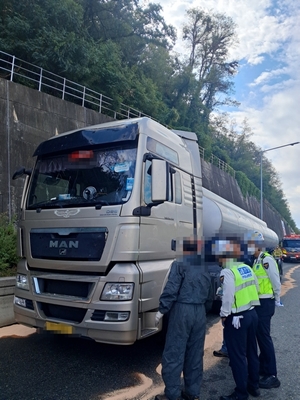 경부고속도로서 탱크로리 에틸렌글리콜 4000ℓ 누출